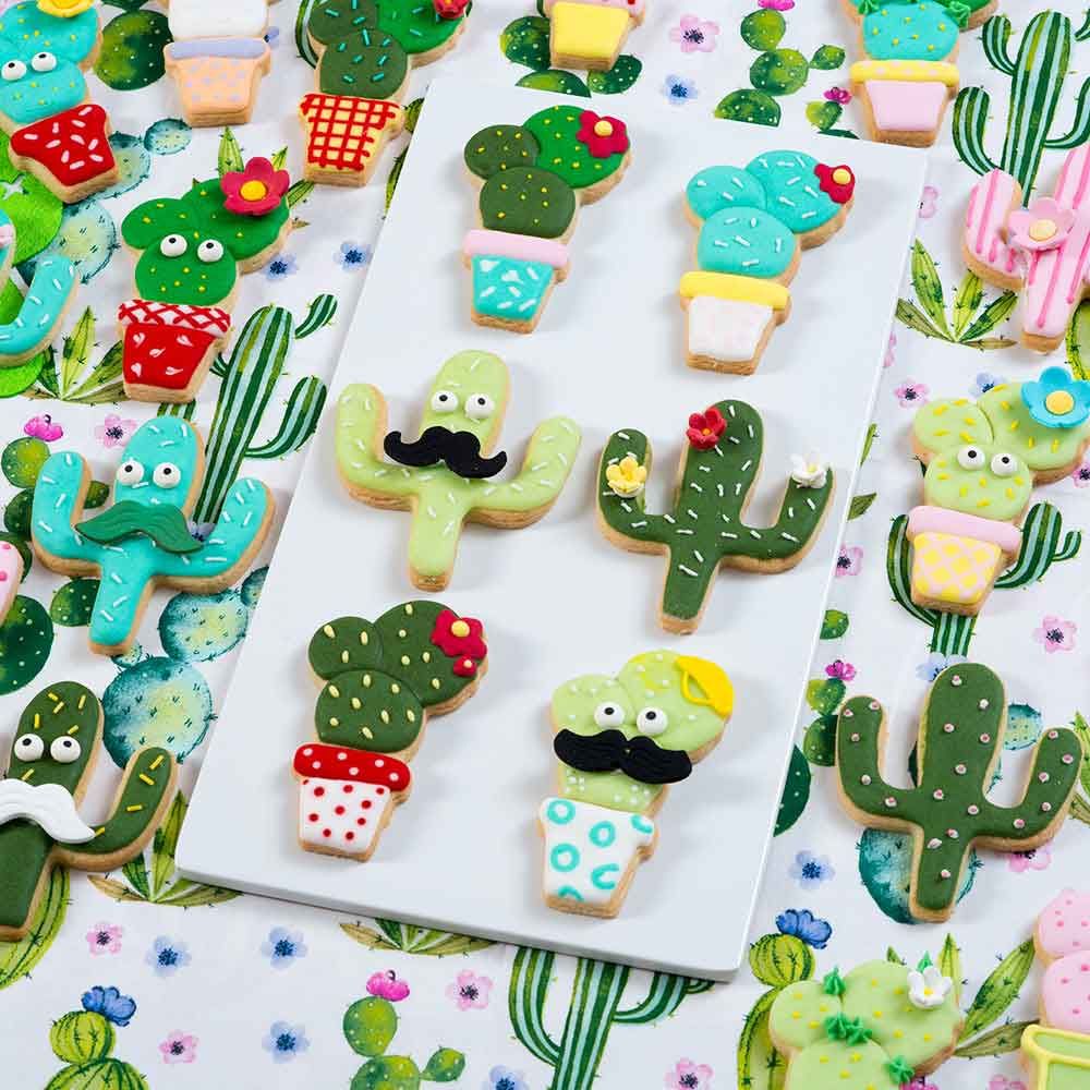 Set of 2 plastic cactus cookie cutters