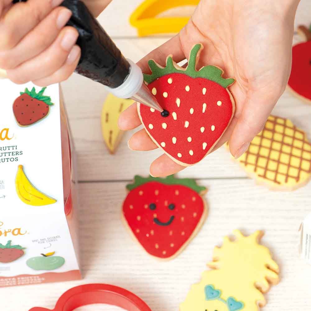 Set of 2 pineapple and strawberry cookie cutters
