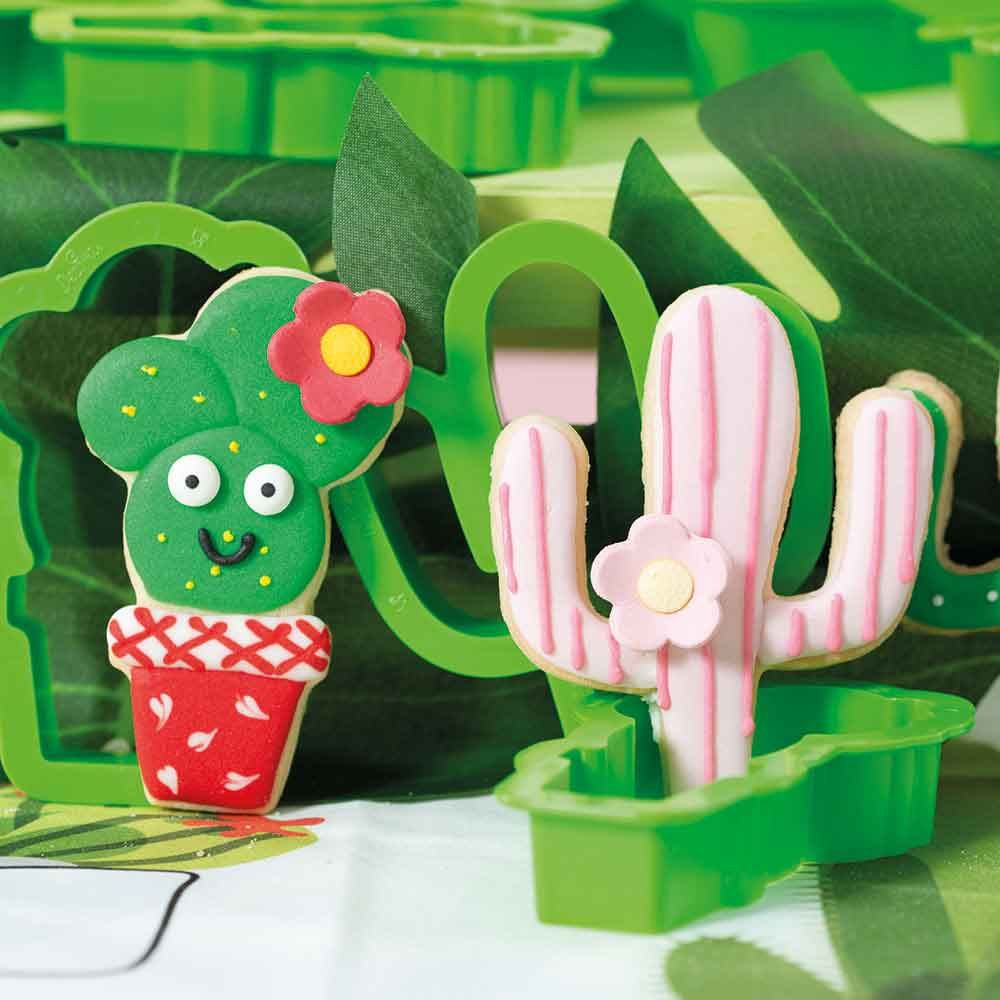 Set of 2 plastic cactus cookie cutters
