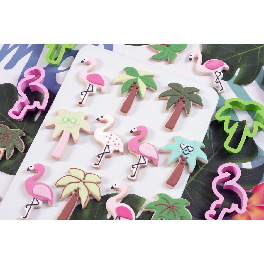 Set of 2 plastic flamingo and palm tree cookie cutters