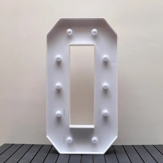 Numero 0 in cartone con luce calda