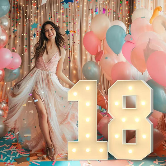 Numero 8 in cartone con luce calda