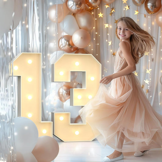 Numero 6 in cartone con luce calda