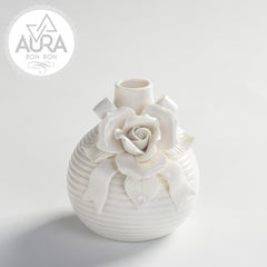 Floral diffuser with white rose 8.9x8.9x10.5