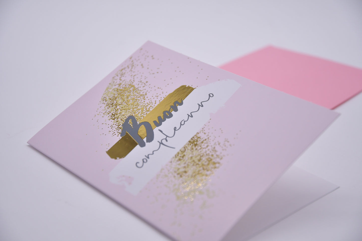 Biglietto di auguri per compleanno rosa con oro