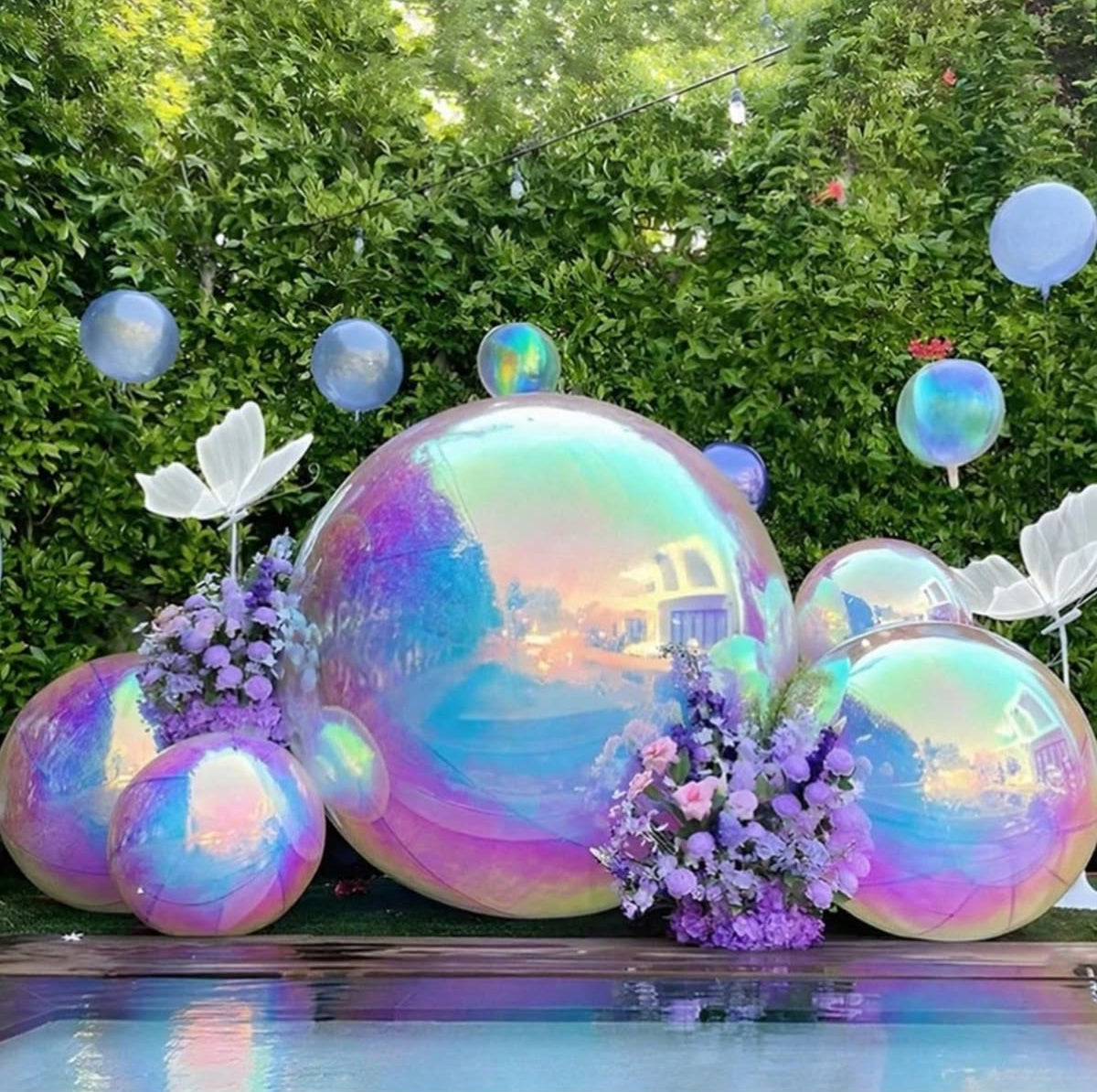 allestimento orbs iridescenti