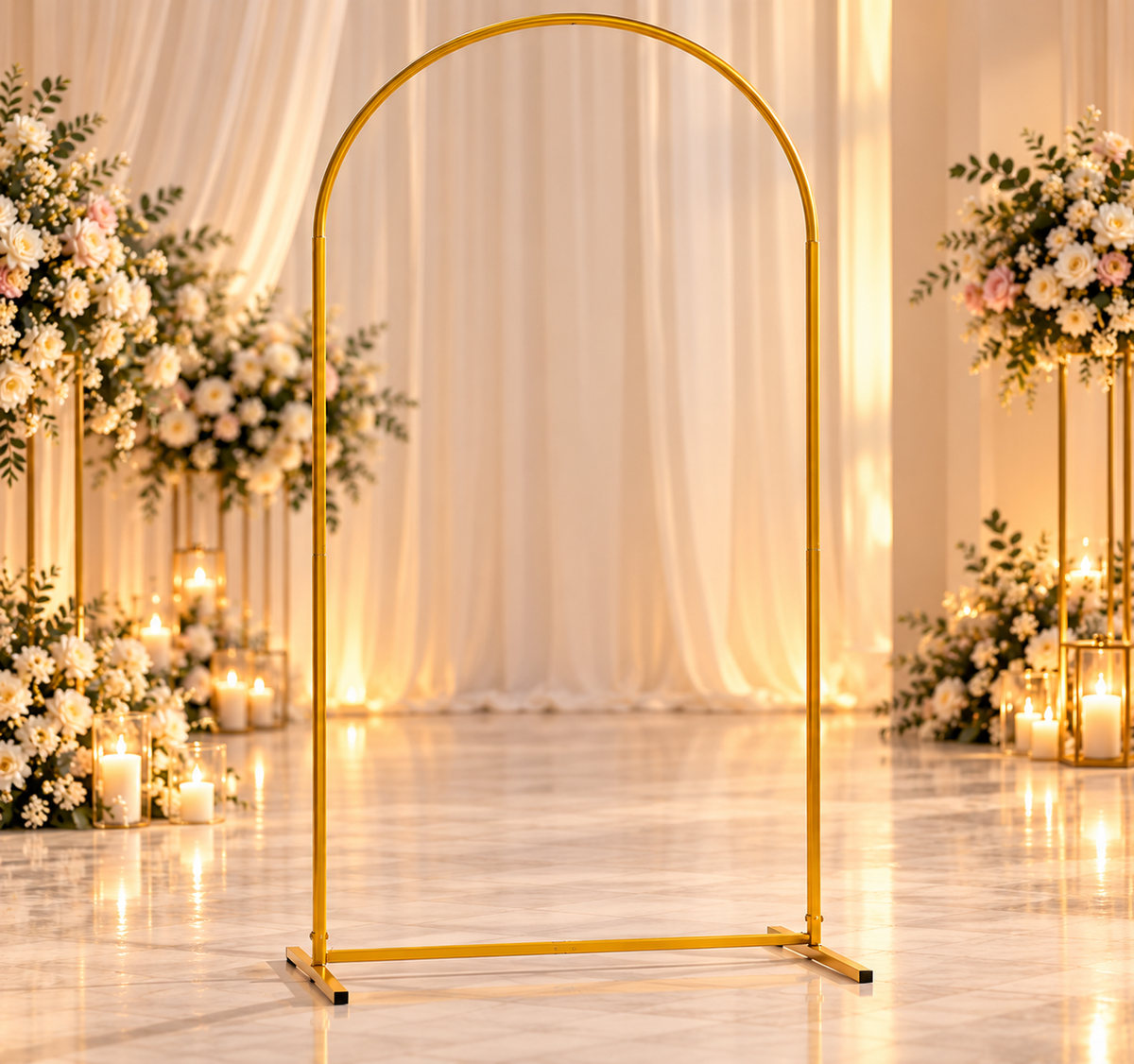 Supporto ad arco oro Aura in ambientazione matrimonio