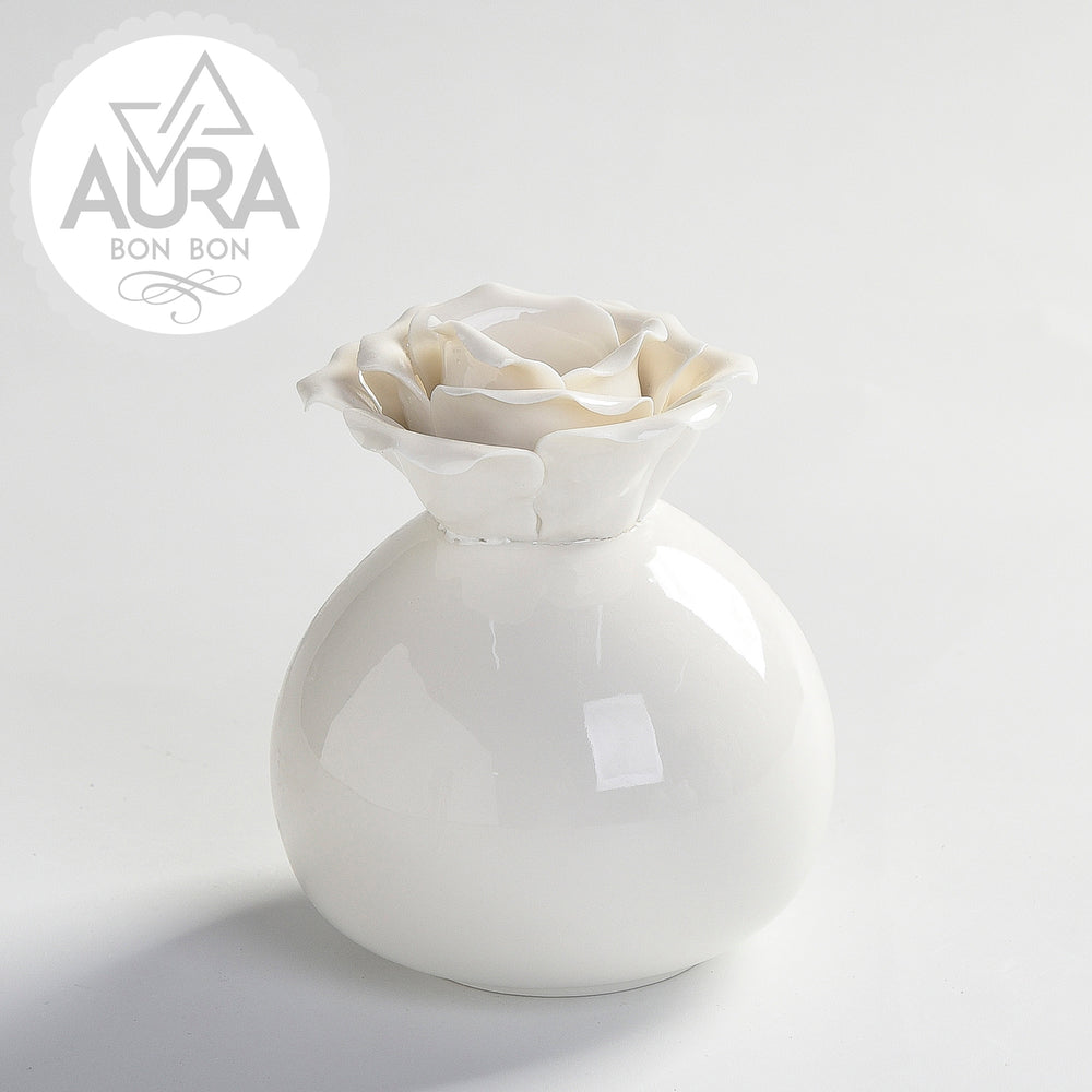 White floral diffuser 8.6x8.6x9.7cm