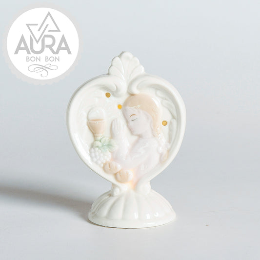 Bomboniera Prima Comunione con sagoma a cuore e bambina in preghiera 7,7x5,8x11cm