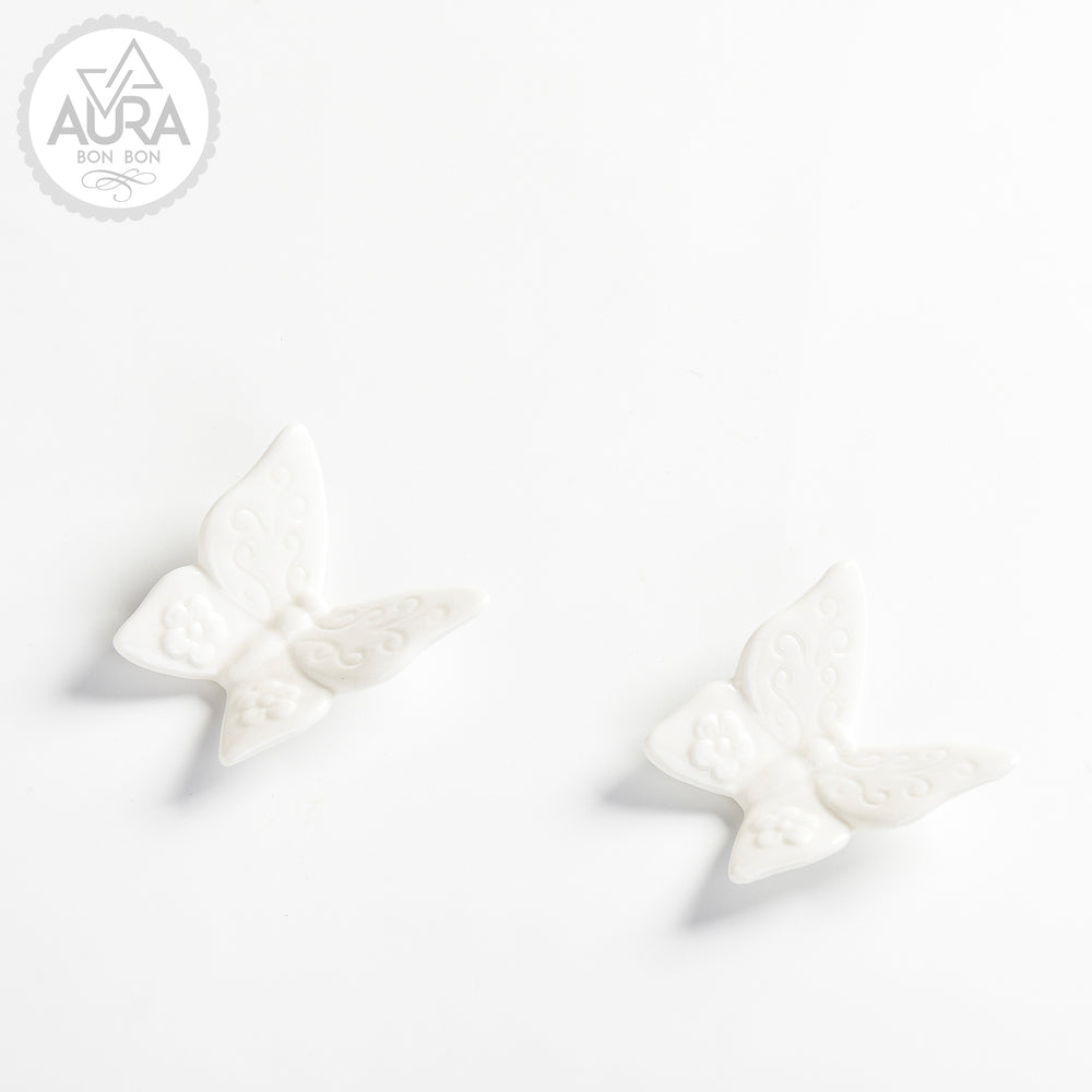 Farafalla bianca in porcellana 7x6,8x2,5cm (misura grande)