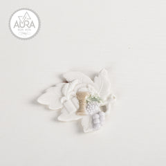 Leaf favor with religious symbols 8x7x1cm
