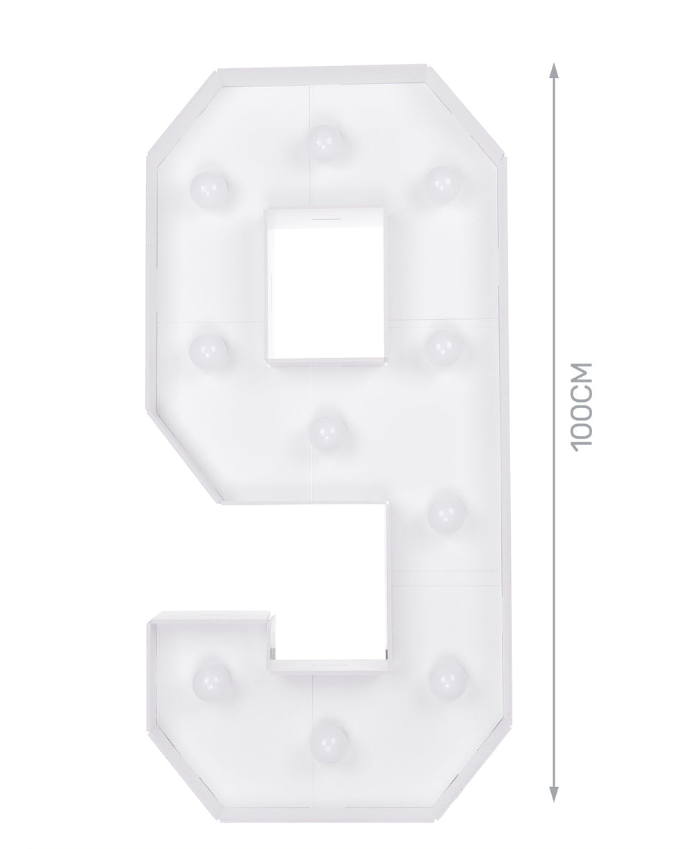 Numero 9 in cartone con luce calda