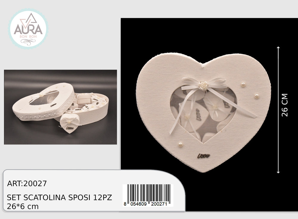 Set of 12 heart-shaped boxes with "love" tags, 26 x 6 cm.