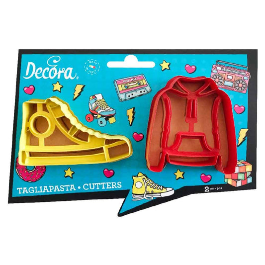 Set of 2 plastic cookie cutters for teenagers, sweatshirt and shoe