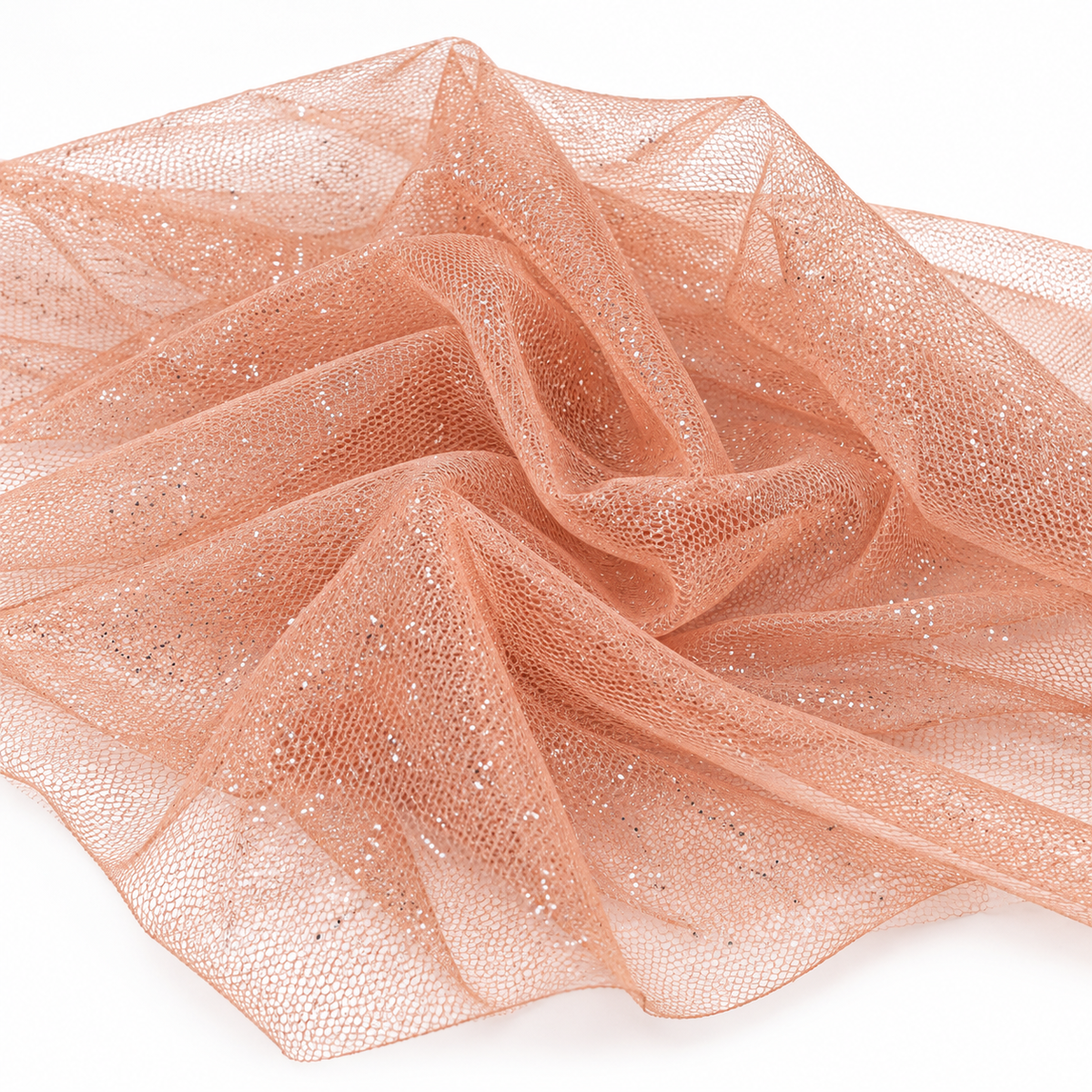 Tulle pesca Aura con glitter argentati, tessuto a rete drappeggiato su fondo bianco