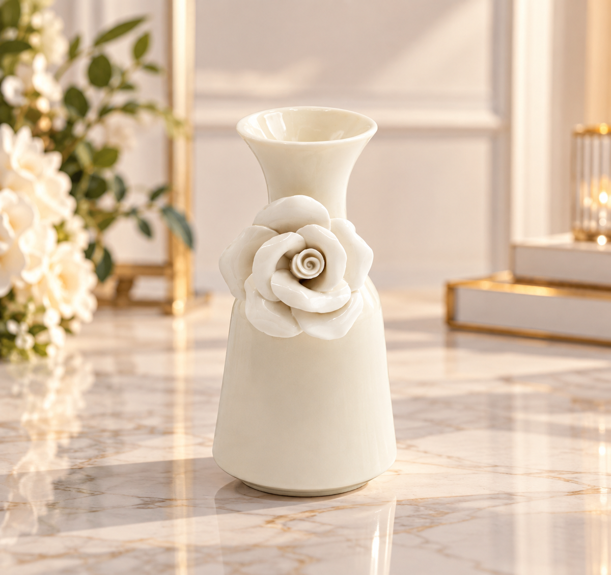 Bomboniera vaso floreale in porcellana Aura in ambientazione elegante